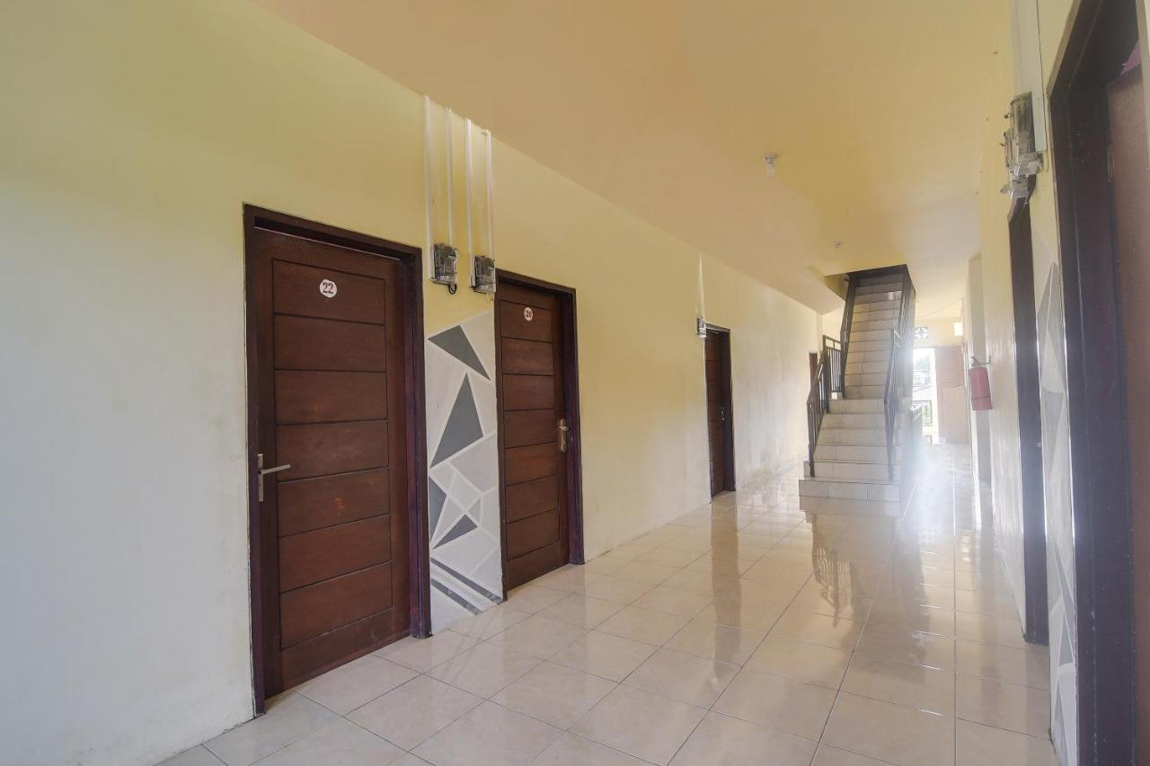 Oyo 91755 Priska Kost Dan Homestay Manado Exterior photo