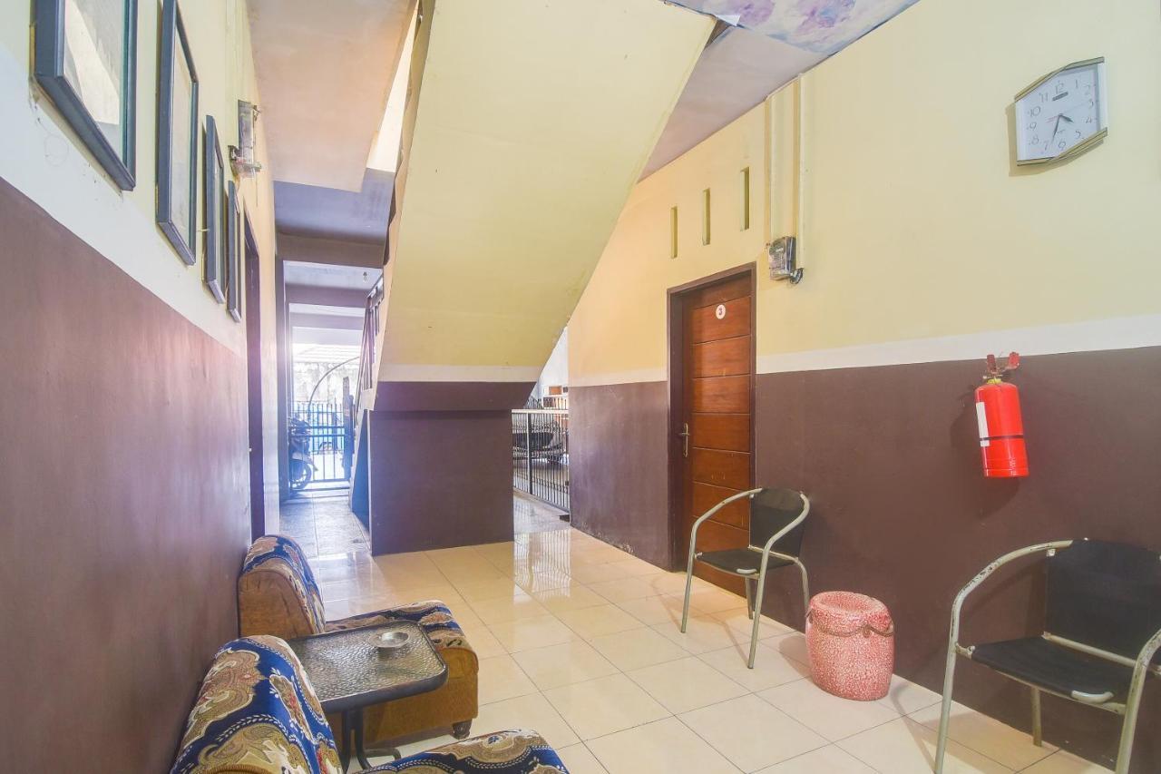 Oyo 91755 Priska Kost Dan Homestay Manado Exterior photo